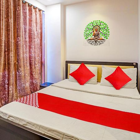 סוראט Hotel O Lotus Hotel מראה חיצוני תמונה