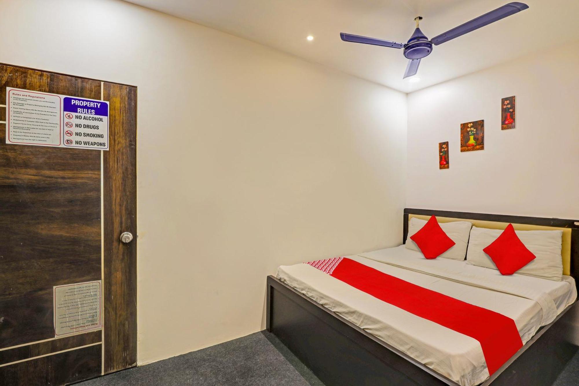 סוראט Hotel O Lotus Hotel מראה חיצוני תמונה
