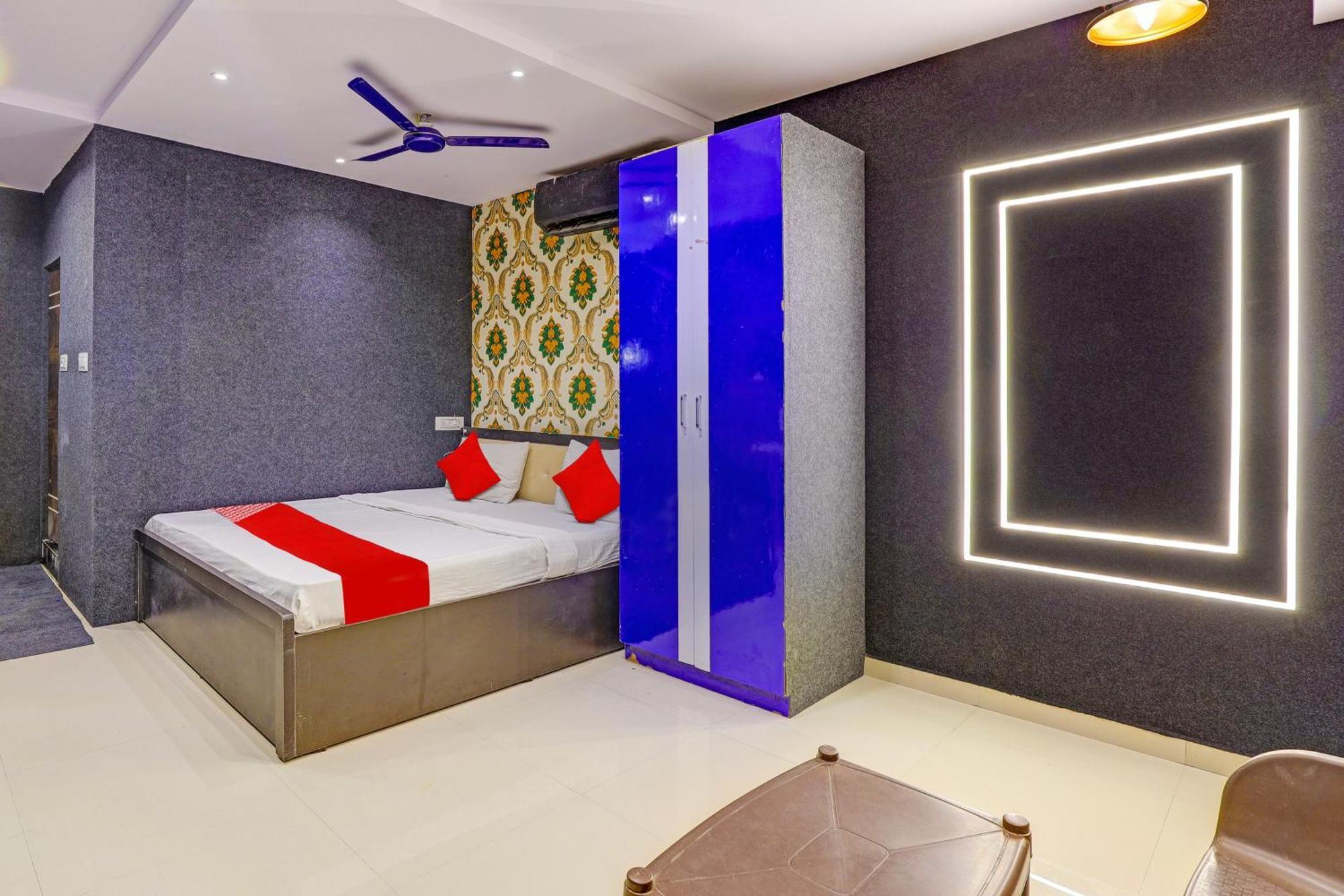 סוראט Hotel O Lotus Hotel מראה חיצוני תמונה