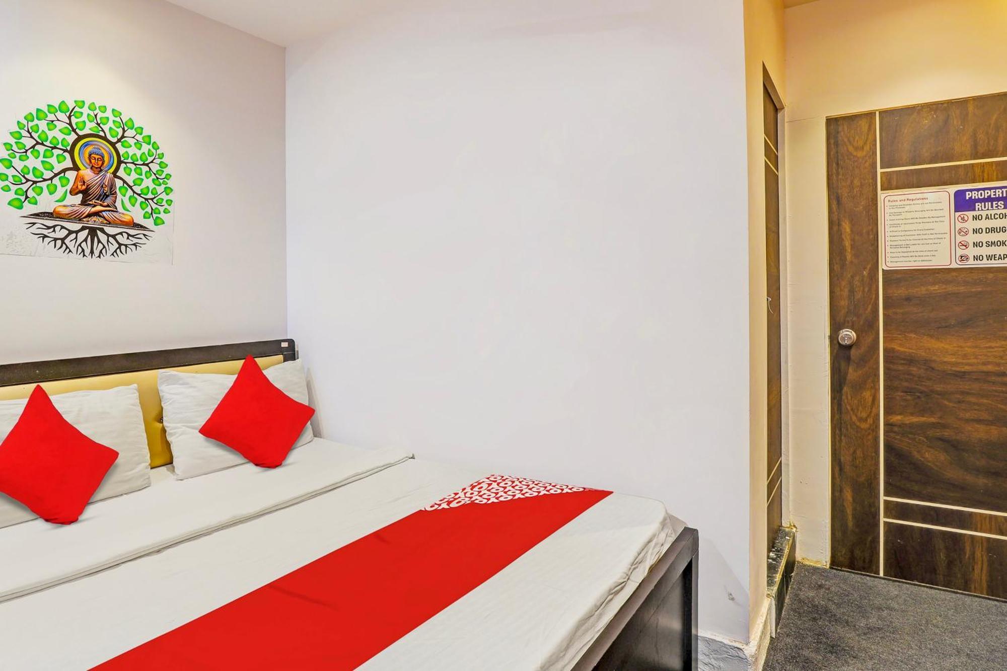 סוראט Hotel O Lotus Hotel מראה חיצוני תמונה