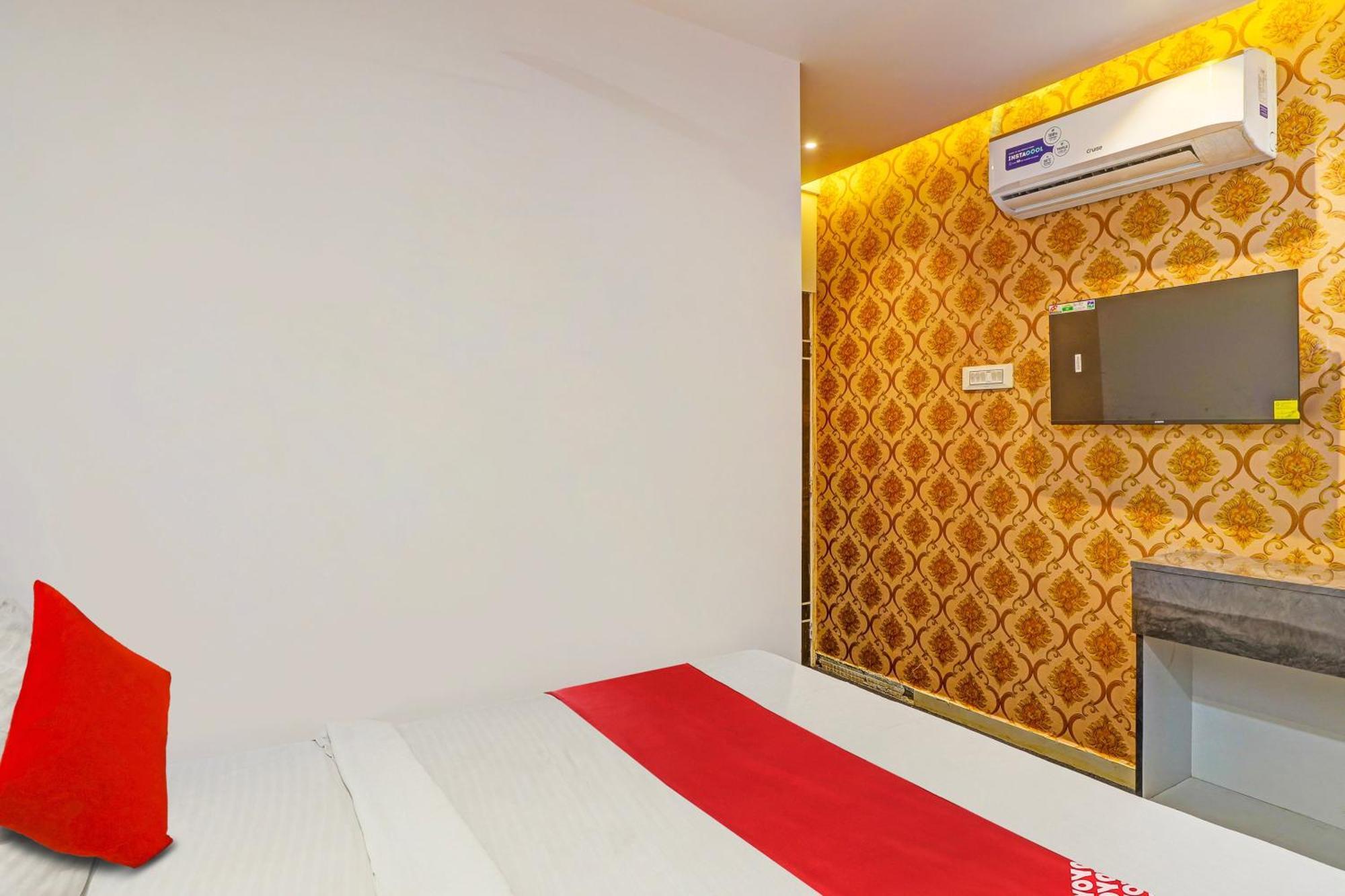 סוראט Hotel O Lotus Hotel מראה חיצוני תמונה