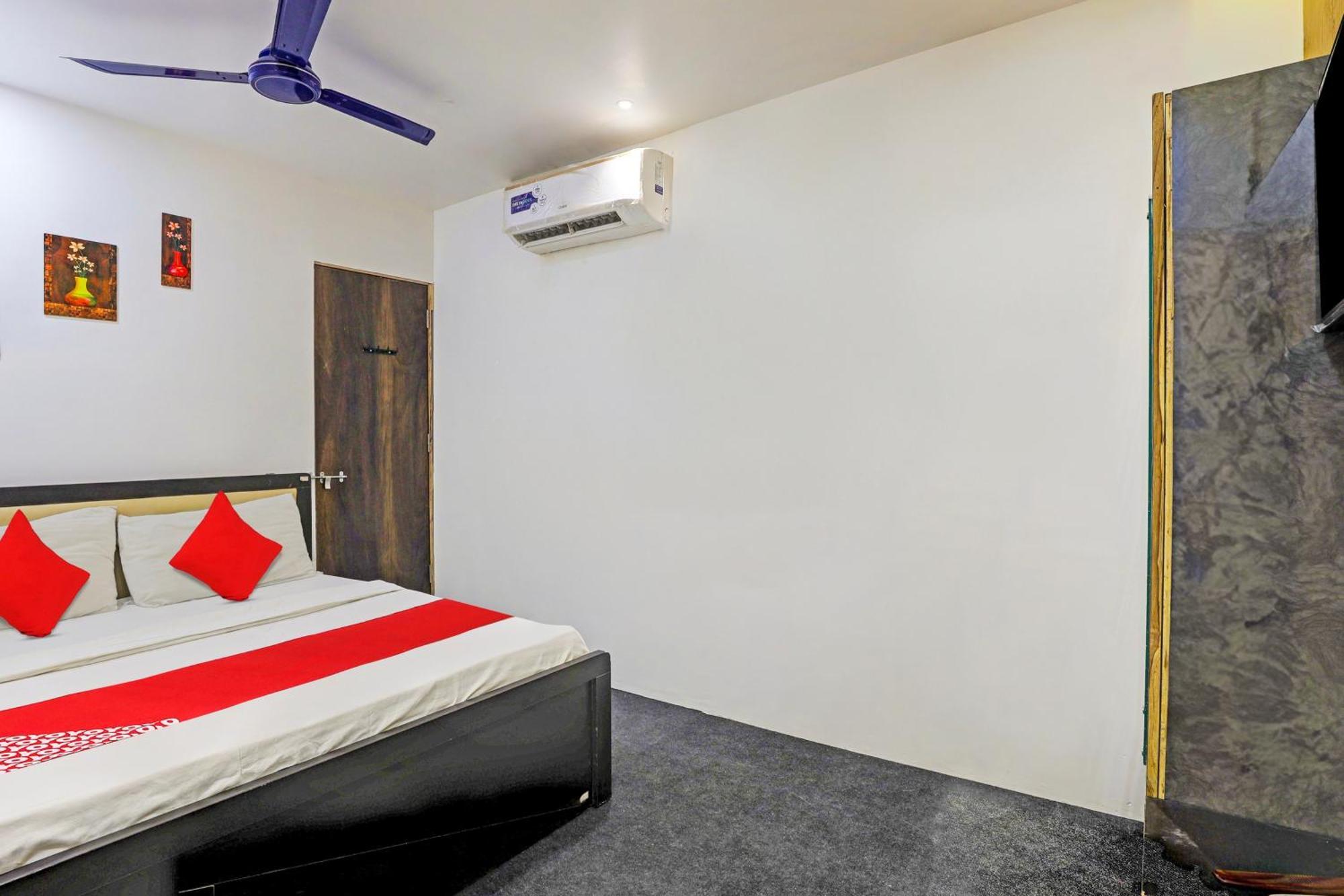 סוראט Hotel O Lotus Hotel מראה חיצוני תמונה