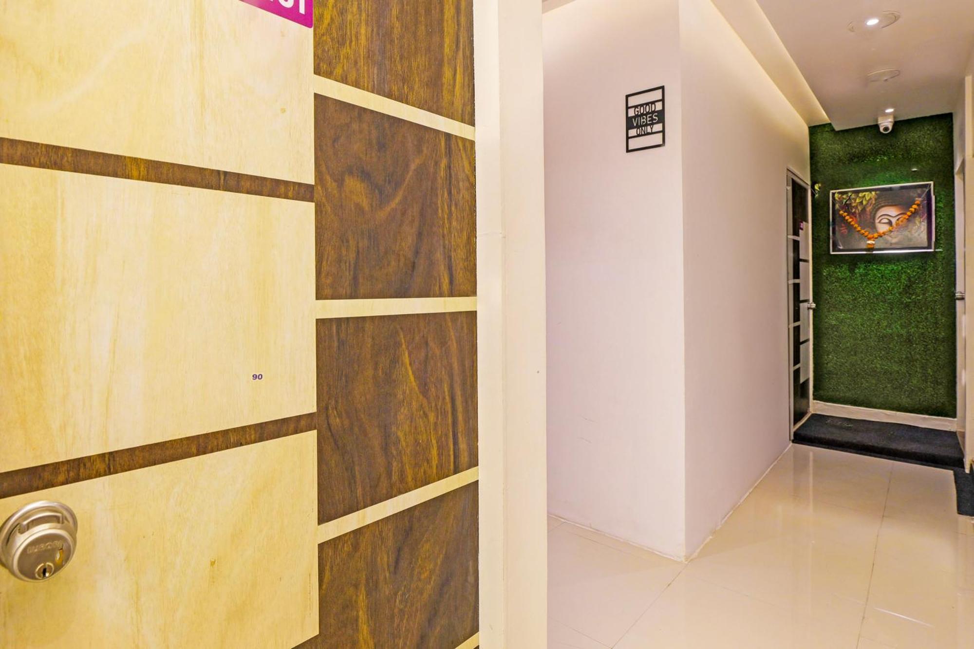 סוראט Hotel O Lotus Hotel מראה חיצוני תמונה