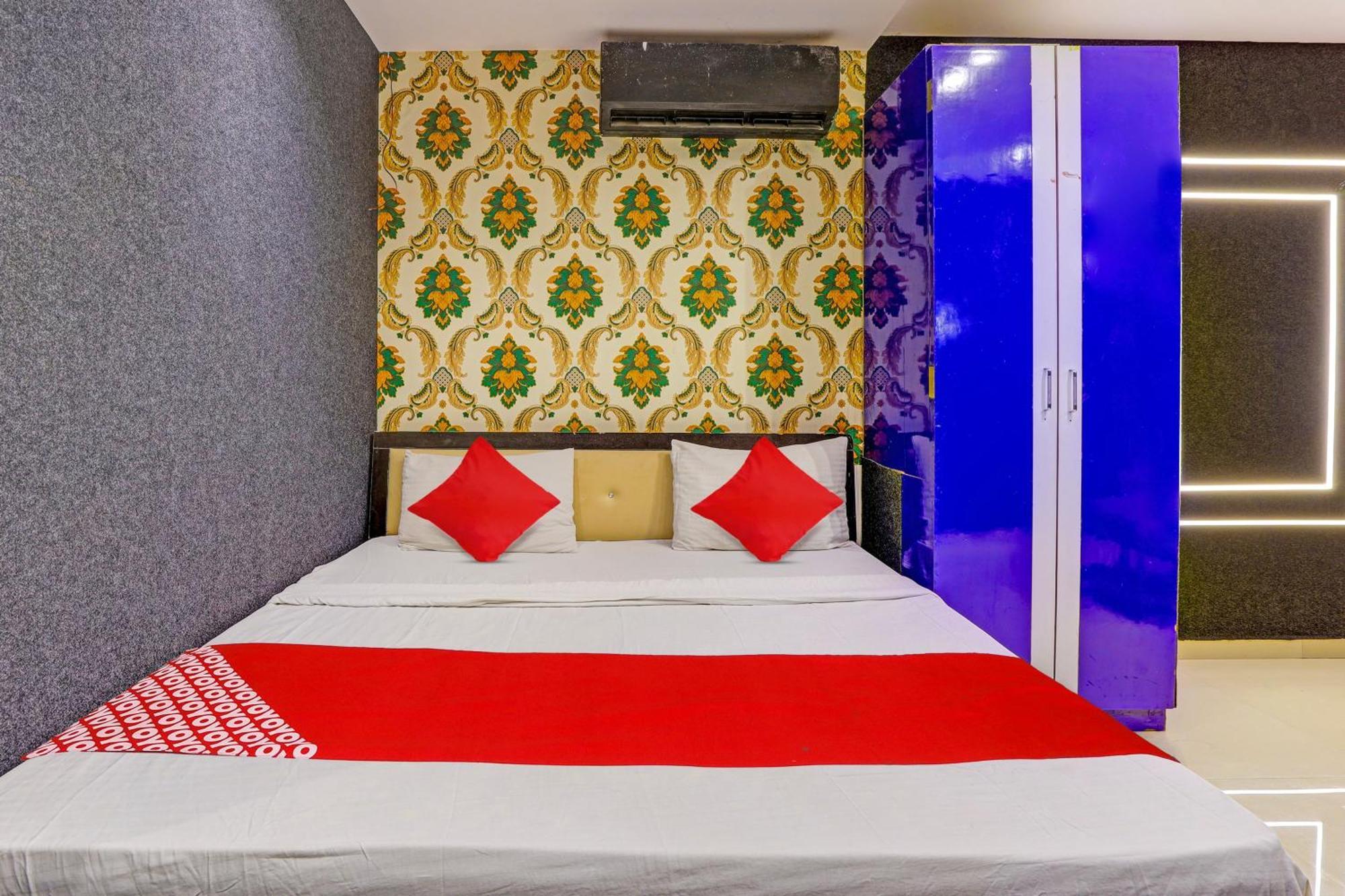 סוראט Hotel O Lotus Hotel מראה חיצוני תמונה
