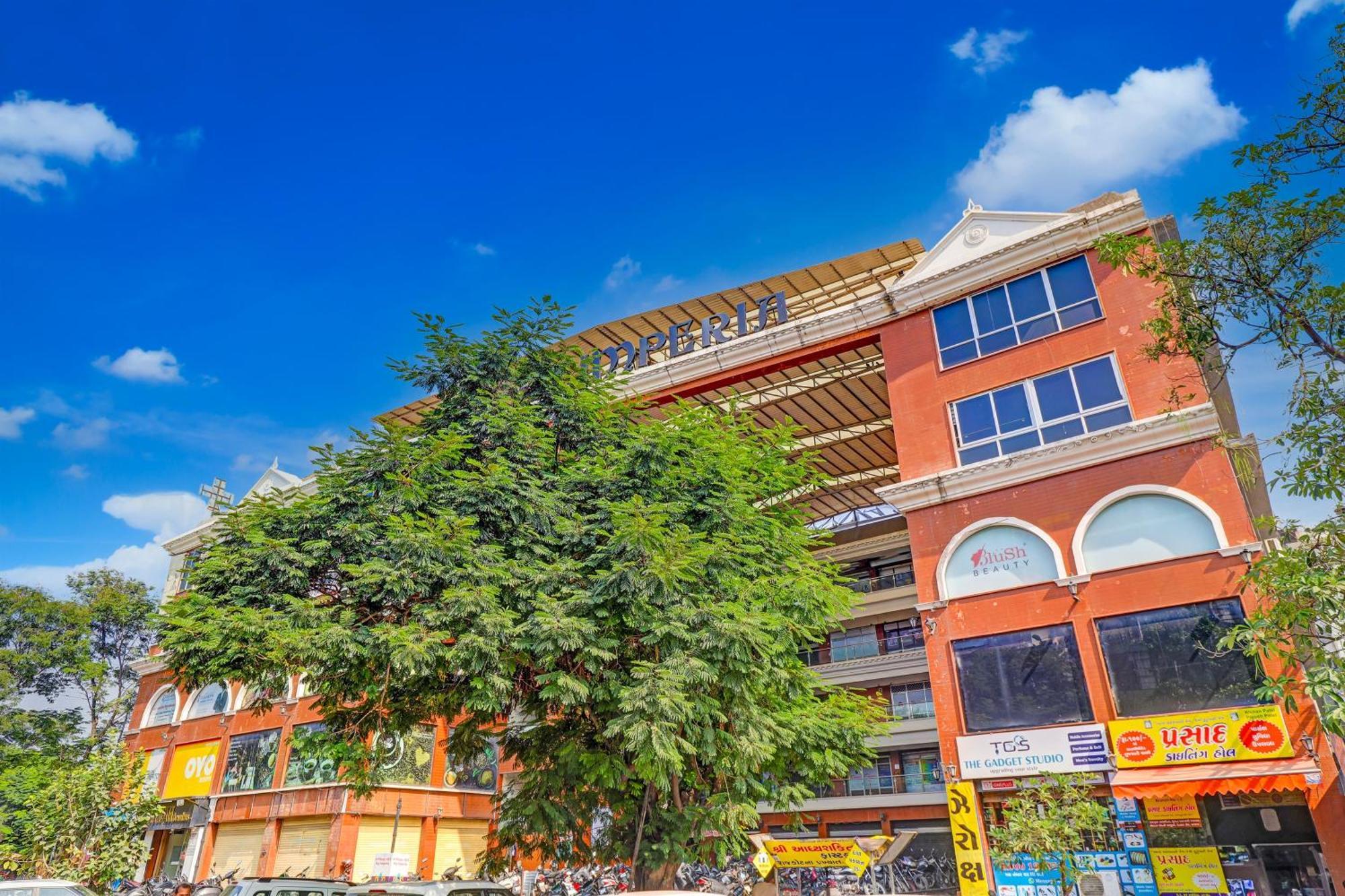 סוראט Hotel O Lotus Hotel מראה חיצוני תמונה
